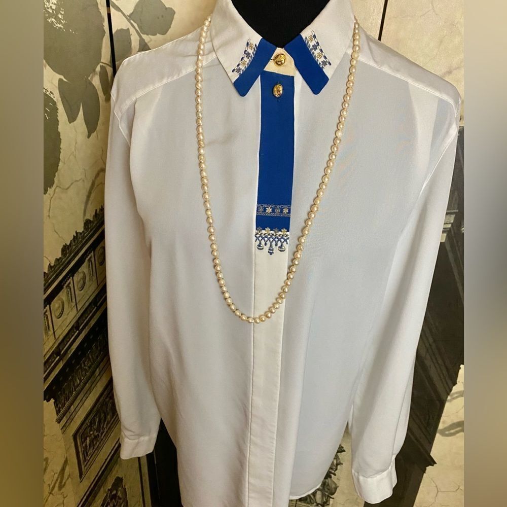 Beautiful blouse by Ara in size large